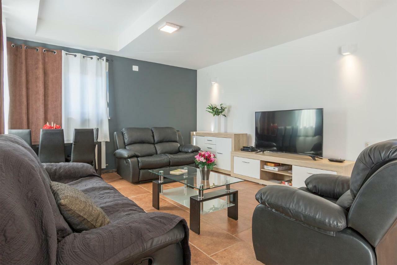 Apartments Peti プーラ エクステリア 写真