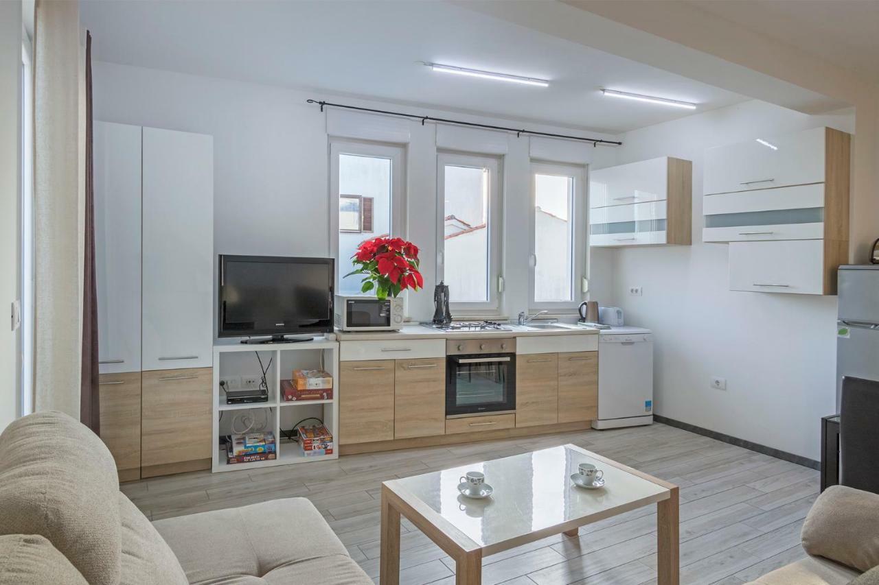 Apartments Peti プーラ エクステリア 写真